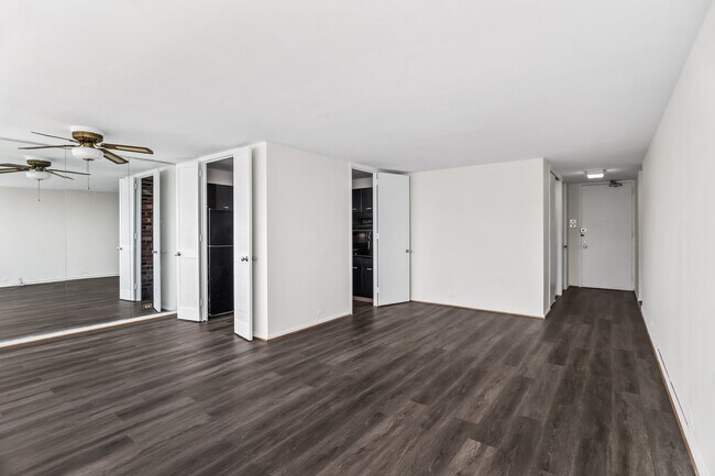 Building Photo - 4800 S Chicago Beach Dr