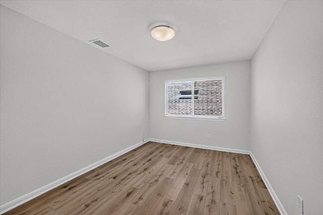 Building Photo - 1261 Rosebush Rd