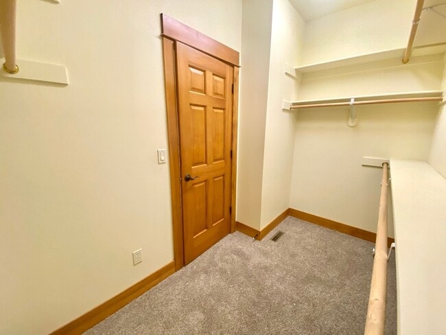 Building Photo - 2564 NW Shields Dr