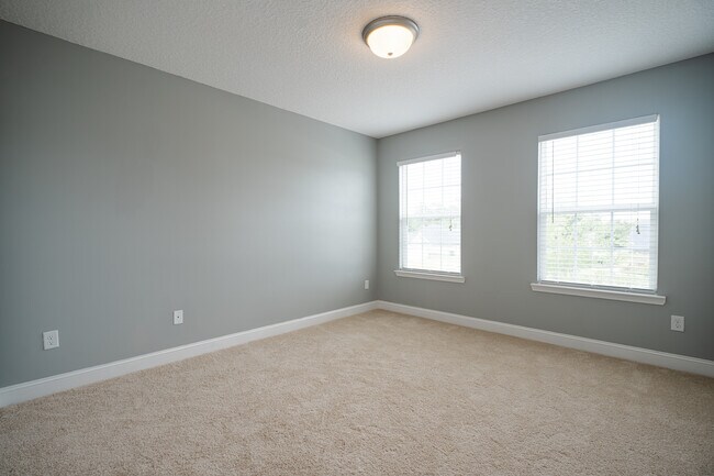 Building Photo - 717 Highgrove Ct