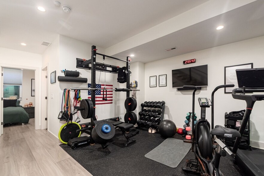 Building Photo - 1196 Hamlet St