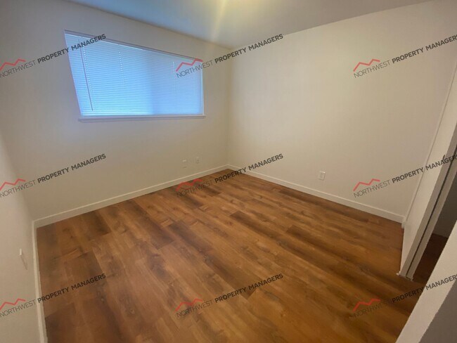 Building Photo - R19B