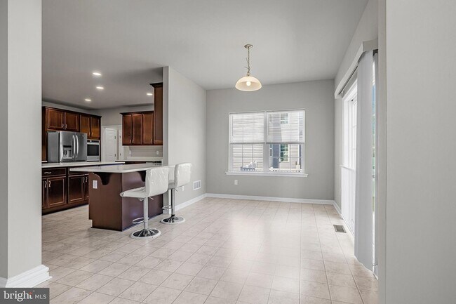 Building Photo - 243 Wavyleaf Dr