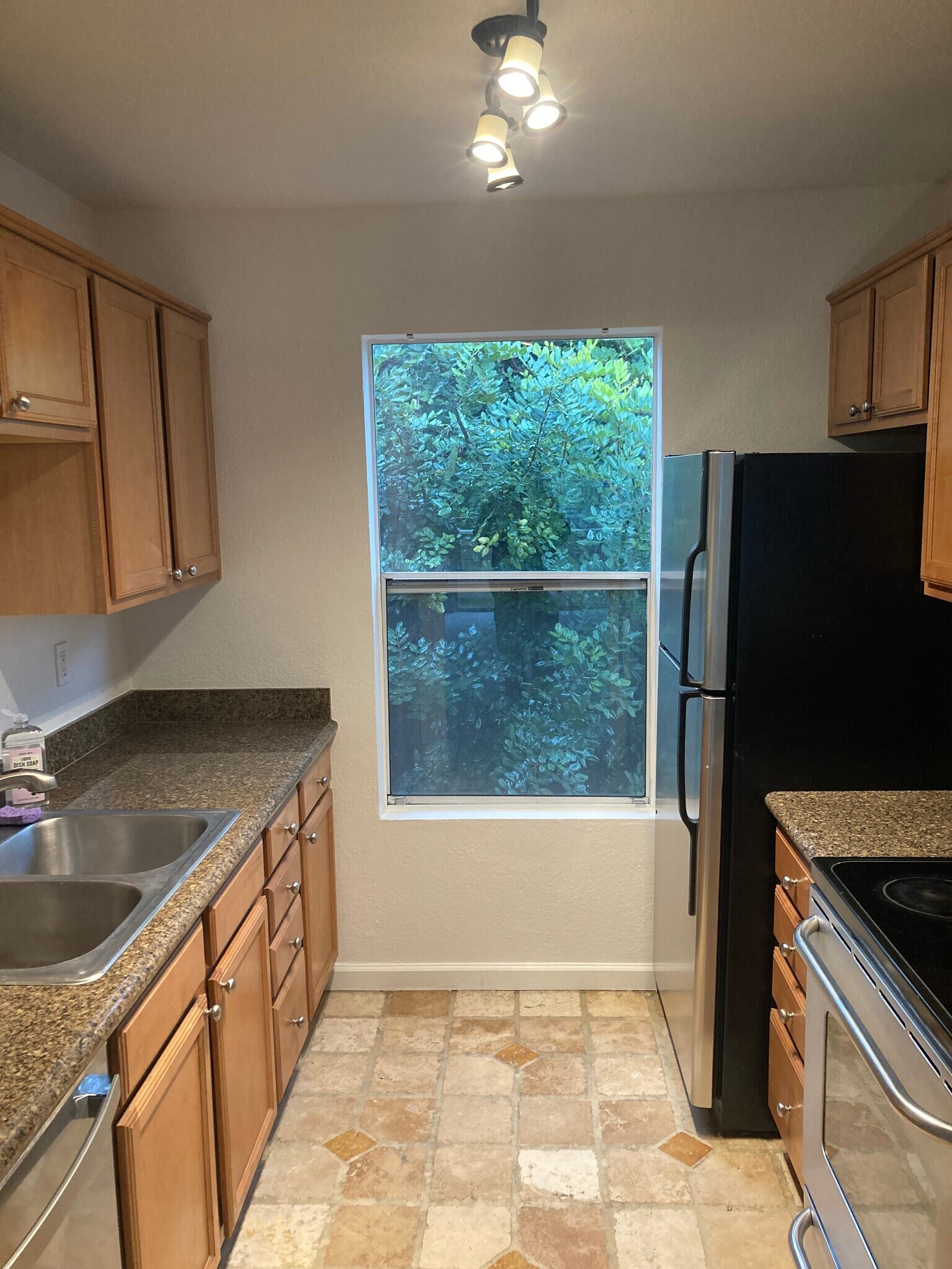 Building Photo - 100 Reflections Dr