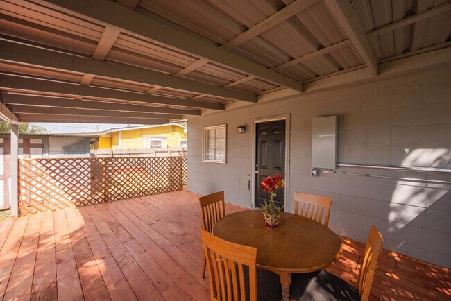 Building Photo - Fully furnished 3/1 AND all bills paid