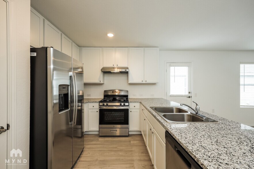 Building Photo - 939 Cook Bnd