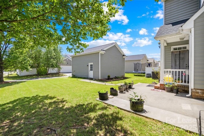 Building Photo - 10732 Alvarado Way