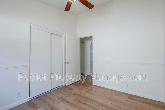 Building Photo - 2530 E Camellia Dr