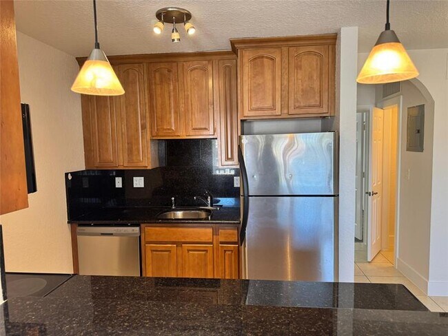 Building Photo - 2120 NE 42nd Ct