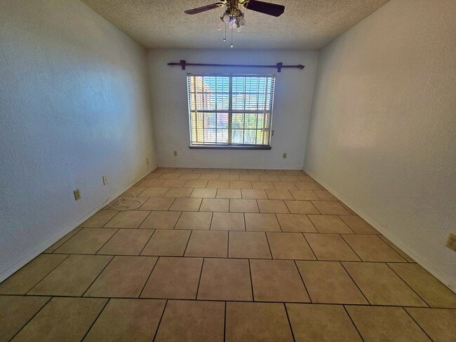 Building Photo - Mountain view cozy Home Ready for move in