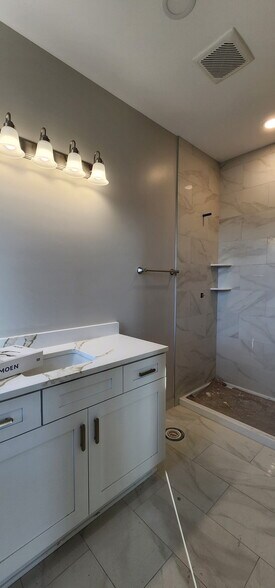 Building Photo - 2552 S Central Park Ave