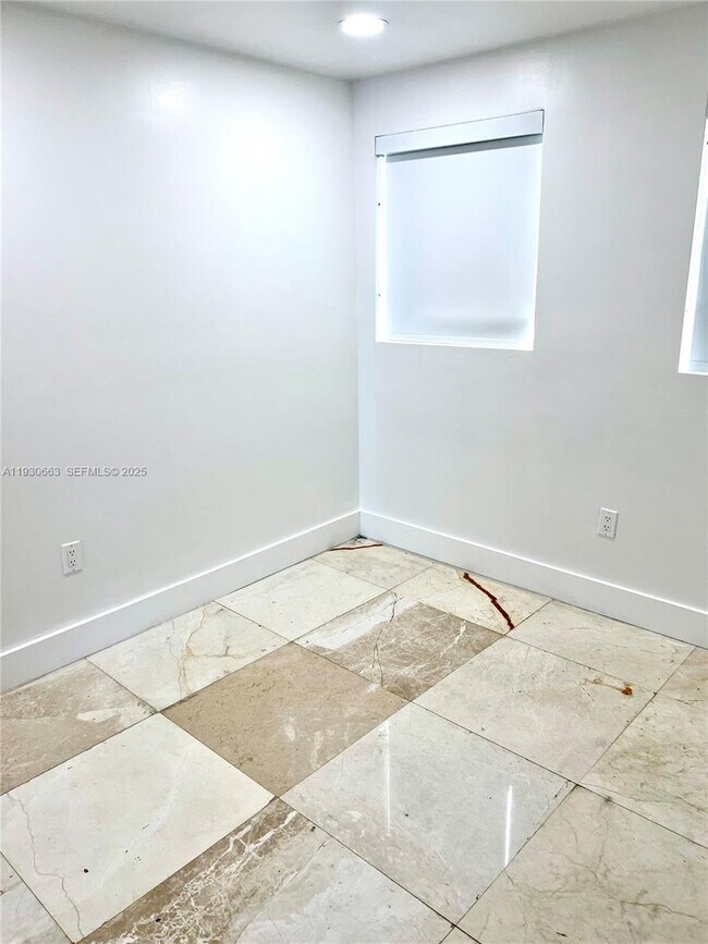 Building Photo - 2536 Flamingo Ln