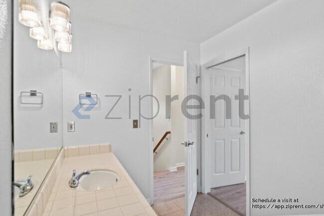 Building Photo - 8370 Parish Way