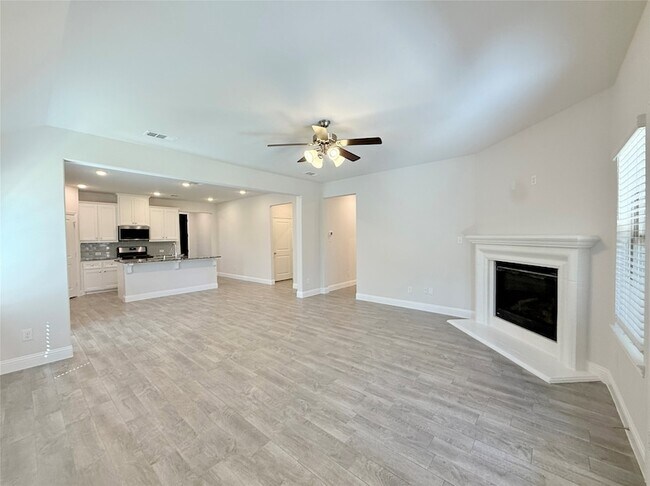 Building Photo - 2305 Caroline St