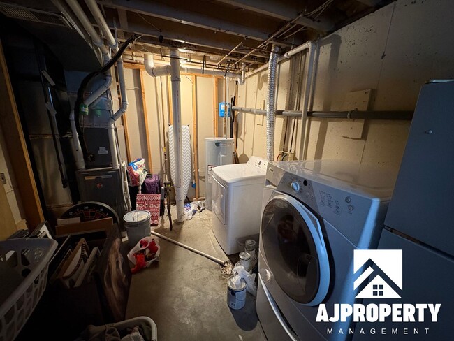 Building Photo - 809 E Presentation St