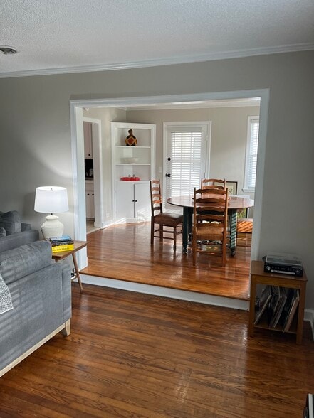 Building Photo - 611 Greenway Dr