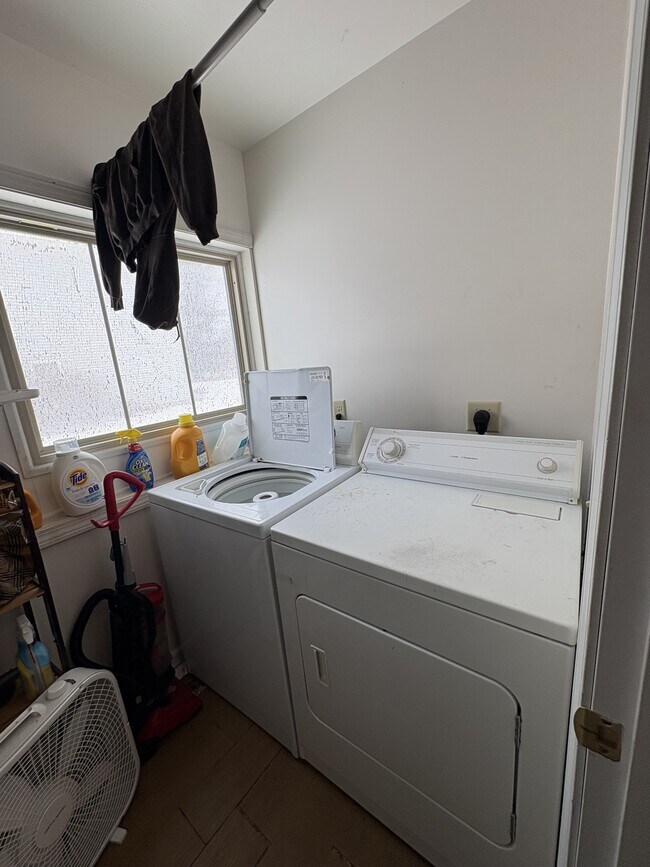 Building Photo - 206 Belchertown Rd