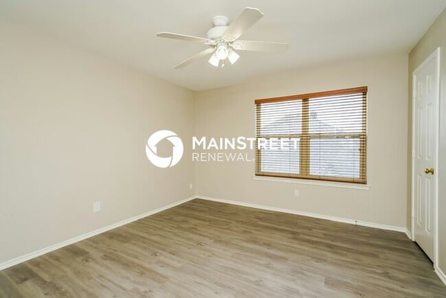 Building Photo - 3 Bedroom Pet-Friendly Home in Carrollton, TX with Main Street Renewal