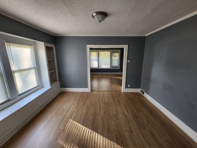 Building Photo - 13617 Glenside Rd