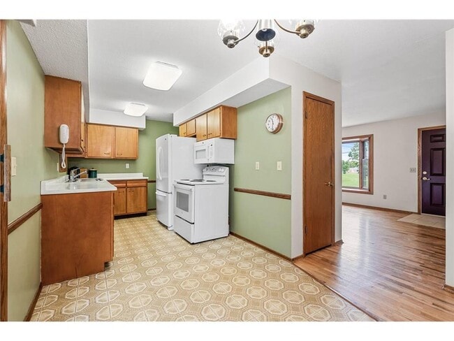 Building Photo - Classic, charming character *3Bd*2Bath*1 Den 1584 SqFt in New Hope Avail May 1!