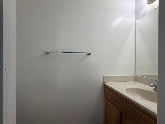 Building Photo - Virginia Beach Townhouse