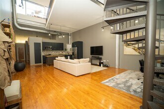 Building Photo - 1312 Live Oak St