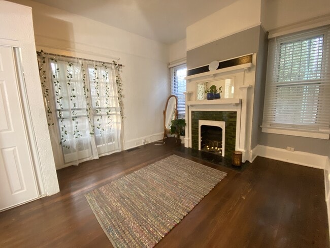 Building Photo - 841 Vedado Way NE