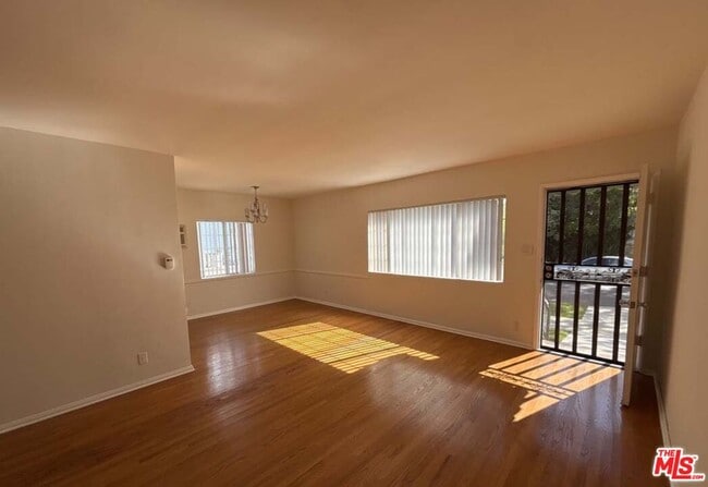 Building Photo - 1135 S Oakhurst Dr