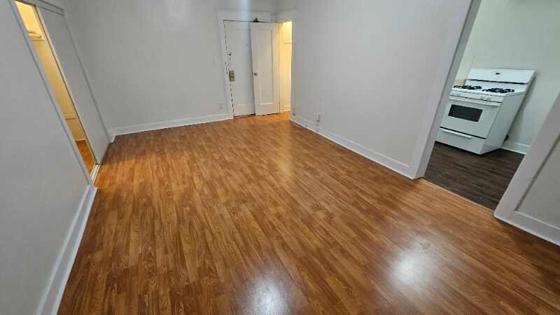 Building Photo - 1026 Ingraham St