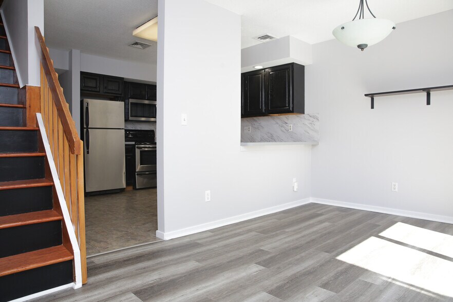 Building Photo - 23 Compton St