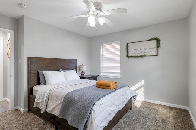 Building Photo - 2753 Larkspur Ln