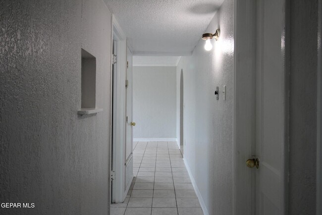 Building Photo - 906 Geronimo Dr