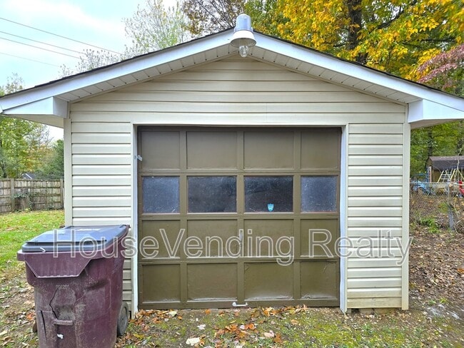 Building Photo - 812 Brewster Rd