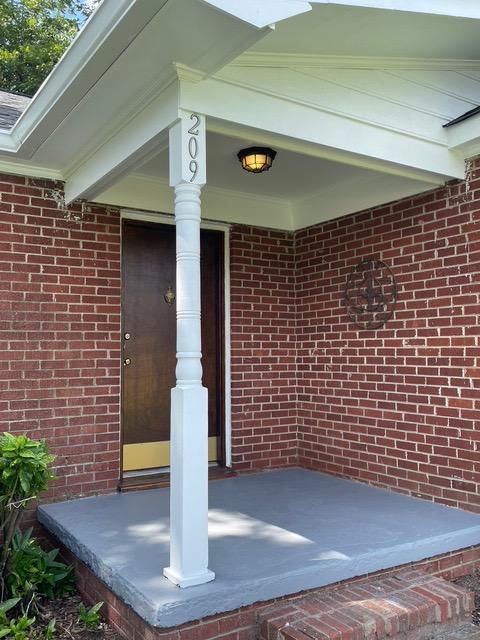 Building Photo - 209 W Elm St