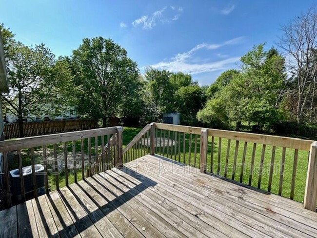 Building Photo - 1180 Standish Dr