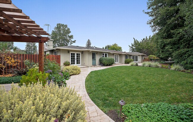 Building Photo - Beautiful 4/2 Executive Home with Cupertin...