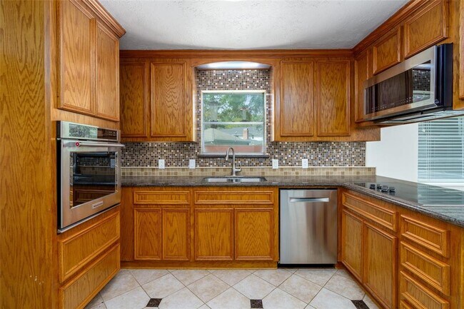 Building Photo - 11602 Jaycreek Dr