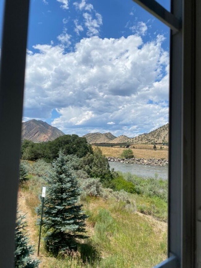 Building Photo - River View Condominium! PRICE REDUCED!