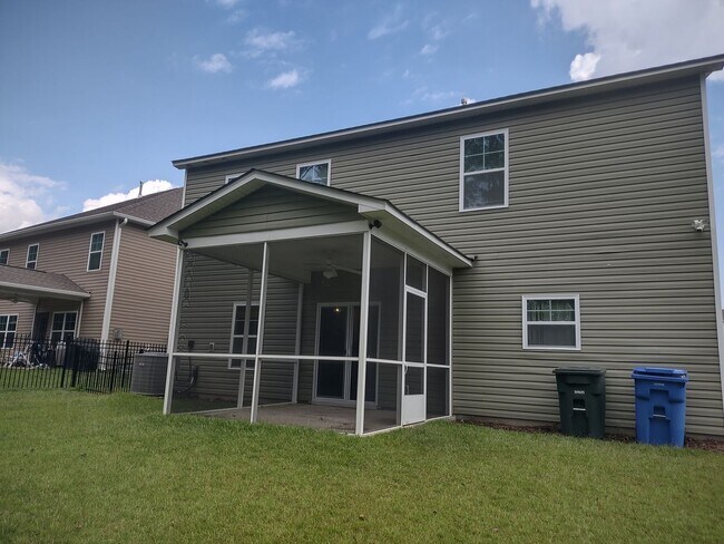 Building Photo - Wonderful Two Story Four Bedroom Three Full Bathrooms Home in Elgin SC