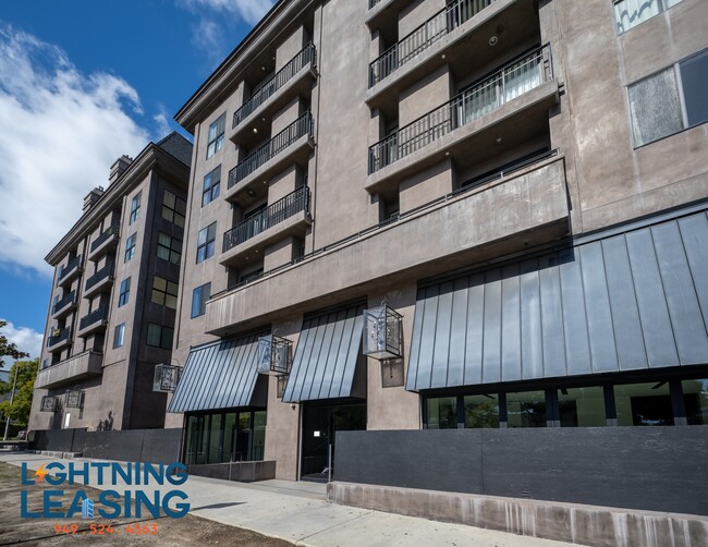 Building Photo - 8811 Burton Way