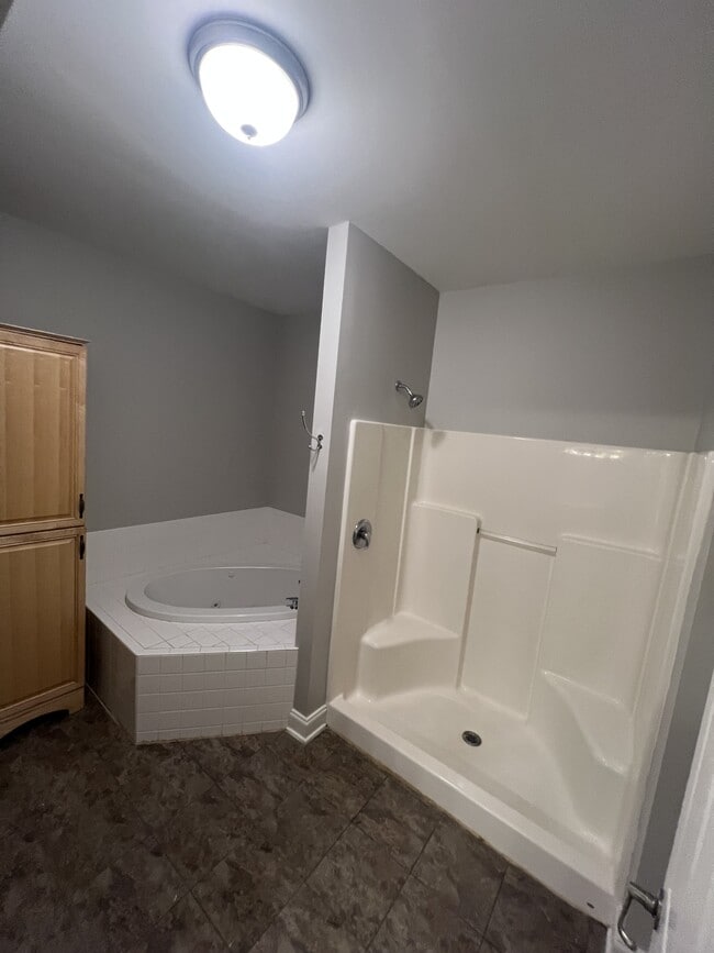 Building Photo - 1942 Tara Ct