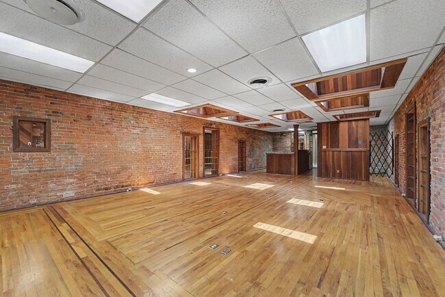 Building Photo - 1113