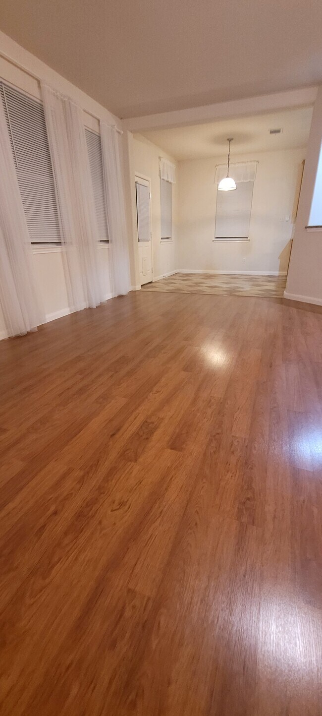 Building Photo - 217 Grooms Rd