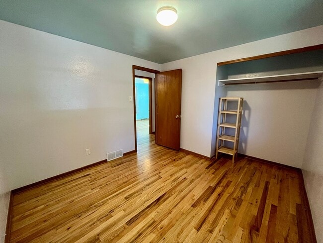 Building Photo - 3 Bedroom ranch w/ garden in the Heart of Longmont!