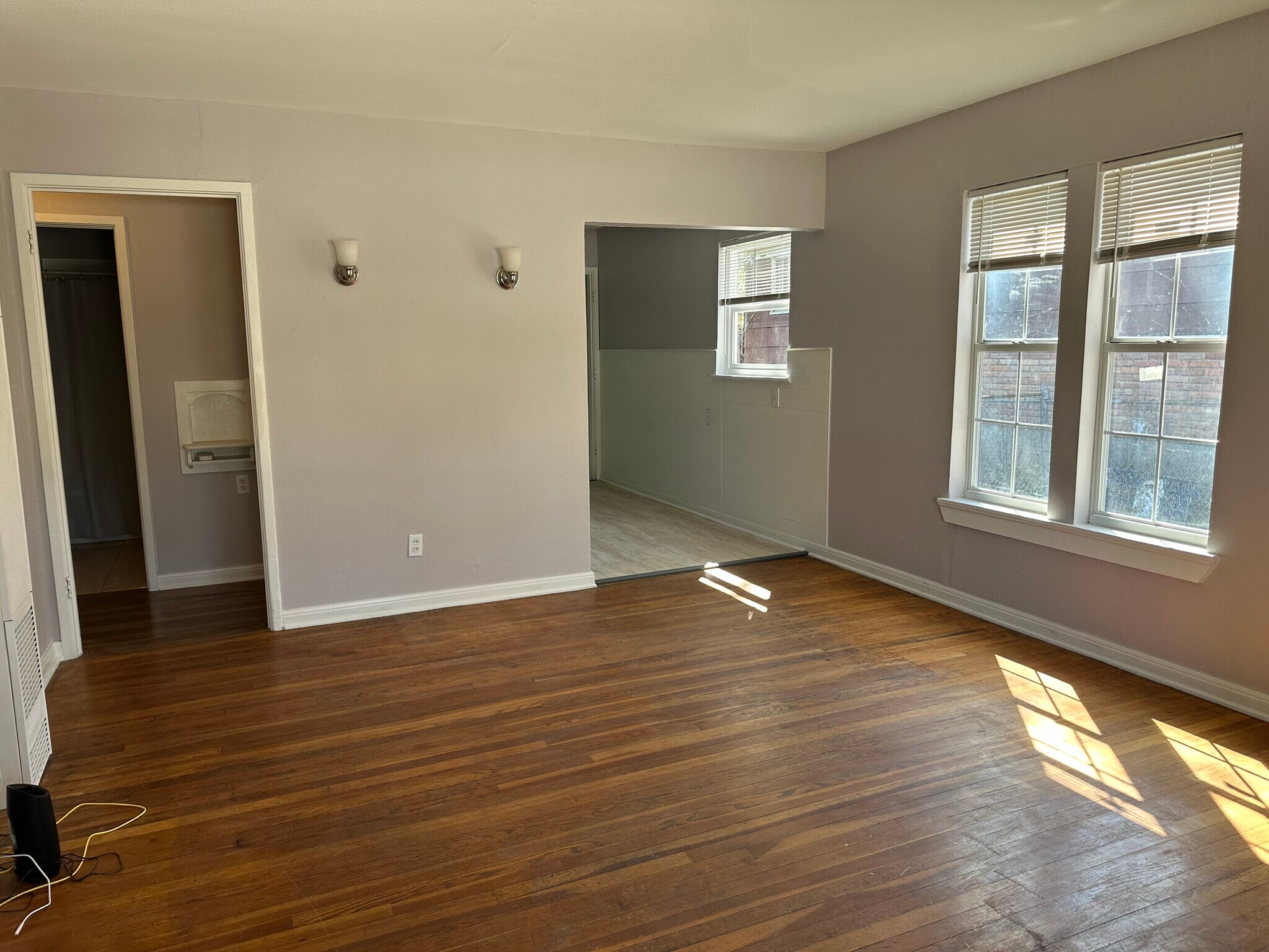 Building Photo - 1030 Canton