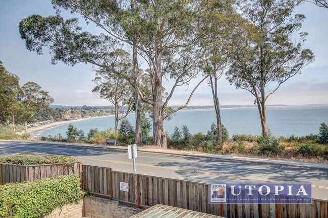 Building Photo - Ocean Views! 2 bd/ 1.5 bath condo w/ Commu...
