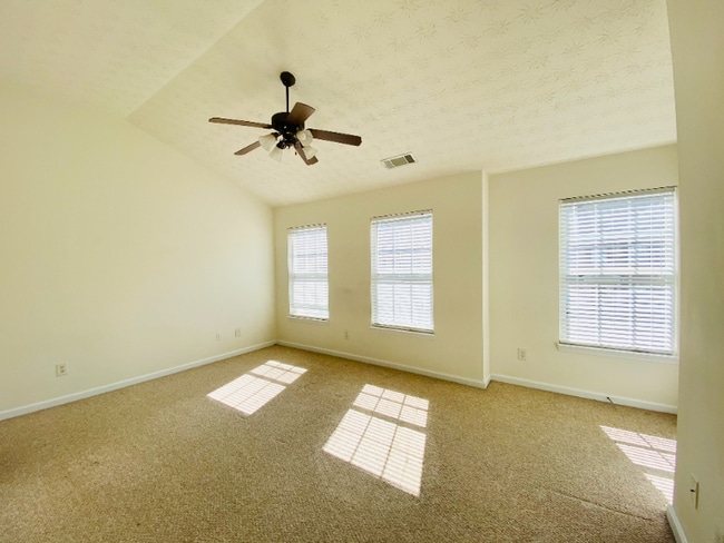 Building Photo - 619 Kenridge Way