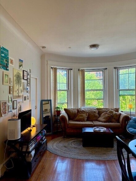 Building Photo - 591 Beacon St