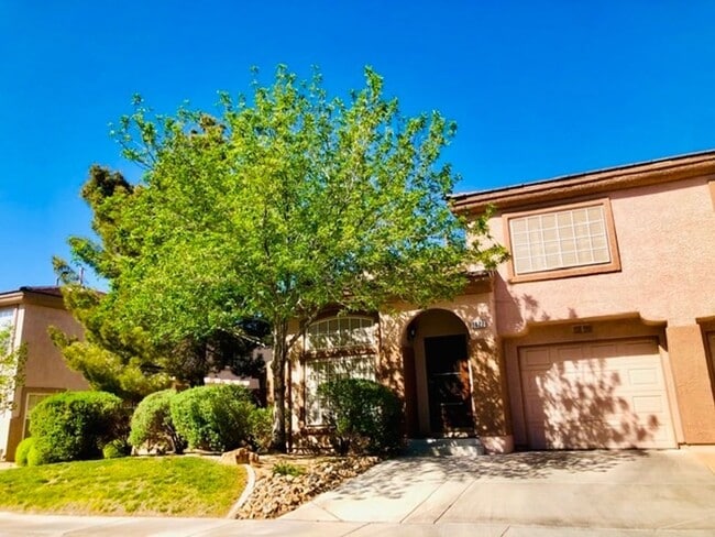 Building Photo - WONDERFUL DUAL MASTER BEDROOM TOWNHOME IN GATED "GREEN VALLEY COMMUNITY!!"