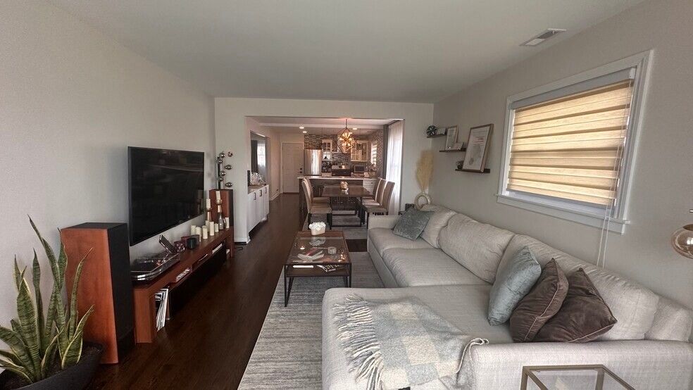 Building Photo - 354 Alles St